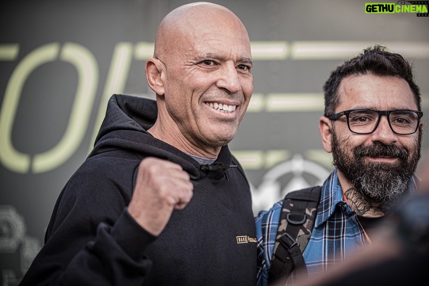 Royce Gracie Instagram - 🔻 Capacitação para o uso das técnicas de imobilização tática e para lidar com situações onde não haverá possibilidade de utilização de arma de fogo, preservando a vida e a integridade do policial e da sociedade. Você concorda que esse tema é de extrema importância? Essa foi a nossa clínica, ministrada pelo mestre @realroyce