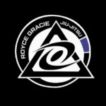 Royce Gracie Instagram - Nós temos o orgulho de dar as boas-vindas ao primeiro campeão do UFC em nossos tatames. Nosso comprometimento com o jiu-jitsu tem como foco difundir a essência dessa arte enquanto conectamos nossos alunos às nossas origens. E ninguém é mais adequado para assumir essa missão do que o Professor @realroyce . . Não perca a chance de participar do seminário de defesa pessoal ministrado pelo Professor Royce Gracie, que ocorrerá no dia 27/10. É uma oportunidade única para aprender com um dos principais nomes do jiu-jitsu brasileiro e Hall da fama do UFC. Garanta já a sua vaga! . #ufc #halloffame #jiujitsu #graciejiujitsu #bjj #brazilian #bjjlifestyle #jiujitsulifestyle Gracie School