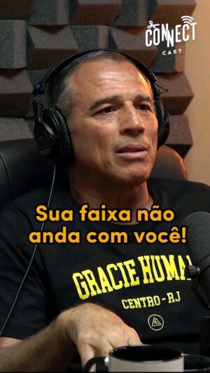 Royce Gracie Instagram - Medalhas não defendem sua honra! 

Resenha hoje as 18:00 com o multicampeão @roylergracie no @connect_cast 

E você, conhece alguém que seja campeão nas 3 modalidades?