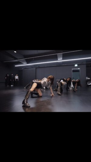 Rozalin Instagram - @hyunah_aa HyunA’s ‘Attitude’ performance 🫶🏻
[Rozalin submission] ver. 💋
Artist @hyunah_aa 
Rozalin Choreography 
assist choreographer @grace__heart_ 
🫶🏻