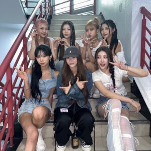 Rozalin Instagram - @chaestival_  @h1key_official  @purplekiss_official 
내 안무들이 동시 활동이라니 !!! 재밌다 재밌어 🤧🤍✨