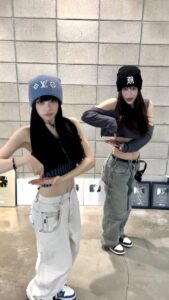 Rozalin Instagram - @rozallllll #로잘린 님과 함께한 DDD 👭😚💖 #스우파 #DDDChallenge #DDDDance #Dayeonyou #DDD챌린지
