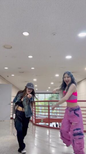 Rozalin Instagram - Let’s dance ❤️ @chaestival_