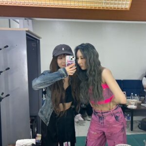 Rozalin Instagram - @chaestival_  @h1key_official  @purplekiss_official 
내 안무들이 동시 활동이라니 !!! 재밌다 재밌어 🤧🤍✨