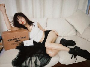 Rozalin Instagram - @negativethree_official 최애의 부츠 …👢 예쁜선물 감사합니다🫶🏻🫶🏻🫶🏻 
#negativethree