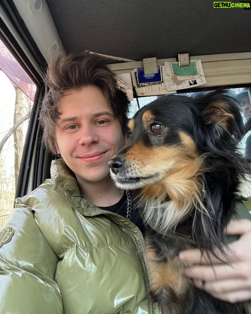 Rubén Doblas Gundersen Instagram - Hoy he hecho autostop en un pueblo alejado de la mano de dios en Japon y me he montado con el perro mas majo del mundo