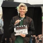 Rubén Doblas Gundersen Instagram – Despues de 1 año, puedo deciros que participo en la nueva pelicula de Tom Holland #UnchartedLaPelicula y haré un gran papel de NPC de fondo con mi pelo de abuela. Estoy super agradecido con @sonypicturesspain por contar conmigo y dejarme vivir tantas locuras y conocer a tantos actorazos. Definitivamente vivimos en una simulación. #ad
