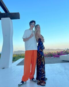 Rubén Doblas Gundersen Instagram - nuestra primera foto juntos uwu @twojeys villa
