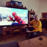 Rubén Doblas Gundersen Instagram – Primera vez que puedo presumir de tamaño.

Gracias a LG por mandarme la mejor TV que he tenido, poder jugar con HDR y negros puros me está haciendo volver a jugar en el salón. 
#LGOLEDTV <3 #ad