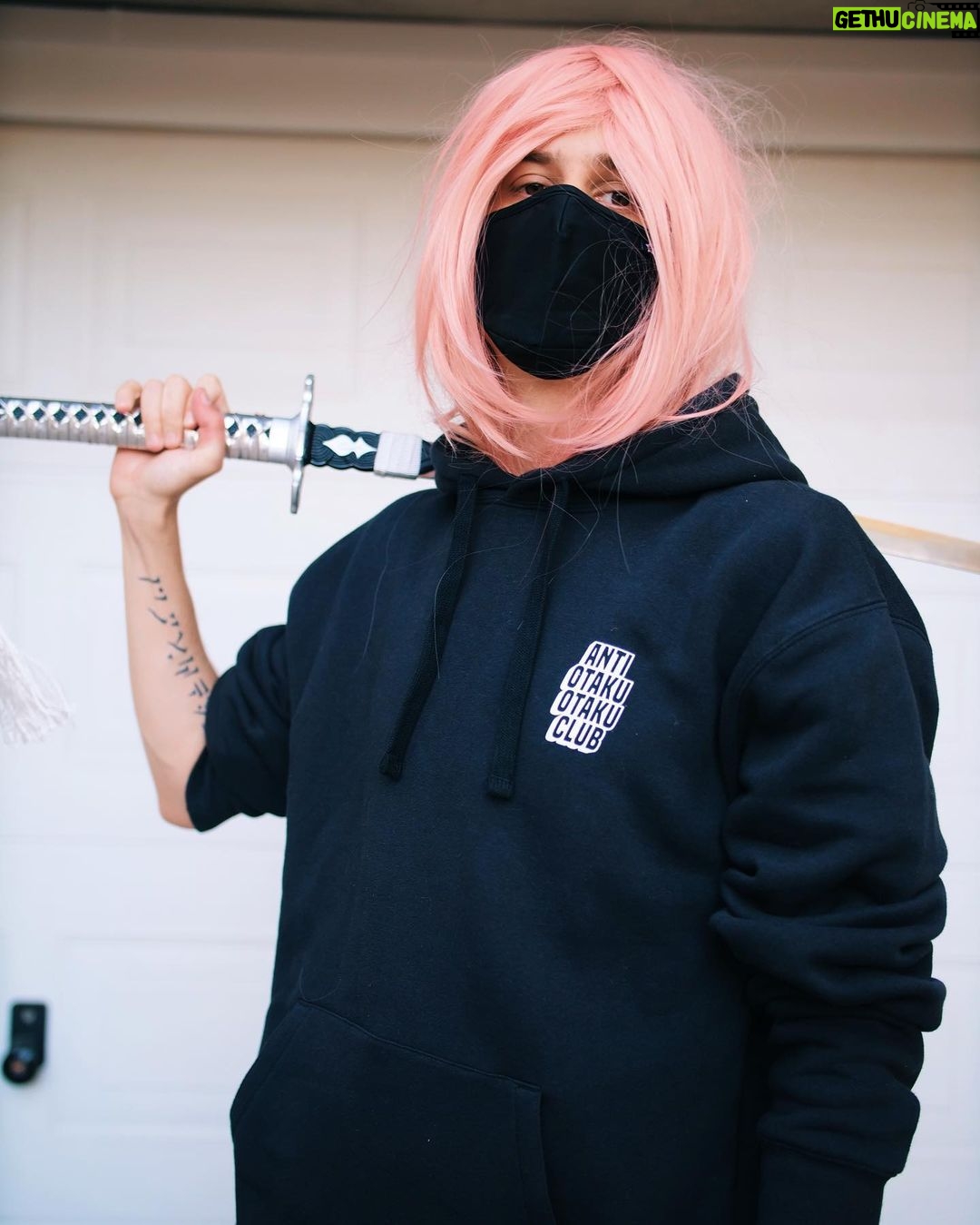 Rubén Doblas Gundersen Instagram - Llevo como 7 años en Youtube y nunca habia sacado merch. Hoy cambia la cosa. Durante 1 semana venderé mi agua de bañ... Digo, venderé mi primera ropa de la coleccion Anti Otaku Otaku Club. La calidad es 10/10, está hecho con mucho amor y tiene muchos detalles que pondré en Stories. Os dejo la web en mi bio! otakusclub.com <3 PD: A lo mejor añado agua de chico gamer para los primeros compradores lmao. PD2: ENVIOS A TODO EL MUNDO
