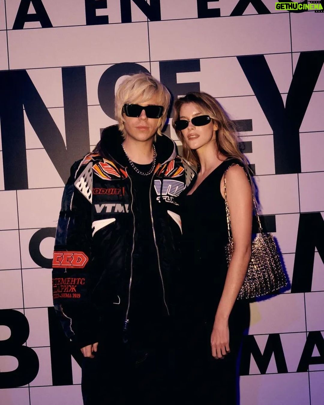 Rubén Doblas Gundersen Instagram - Neo & Trinity 2077 😎 Gracias a @gqspain por el premio al hombre del año! Y a todos los que estais ahi todos los dias acompañandome durante tantos años <3 PD: necesito ir a la peluqueria