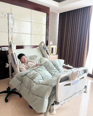 Ruben Onsu Instagram - Gws jagoan @betrandpetoputraonsu ❤️☹️