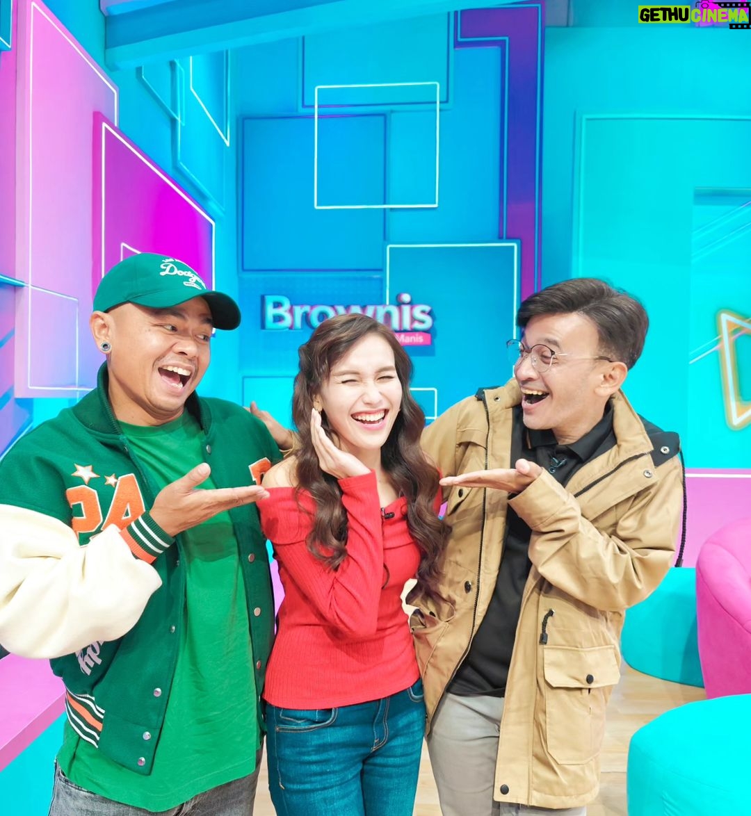 Ruben Onsu Instagram - Lancar dan bahagia ya @ayutingting92 . #rubenonsu #bensu #realbensu #justruben #jalani_nikmati_syukuri #janganlupabahagia #senyuminaja #rezekigakketuker