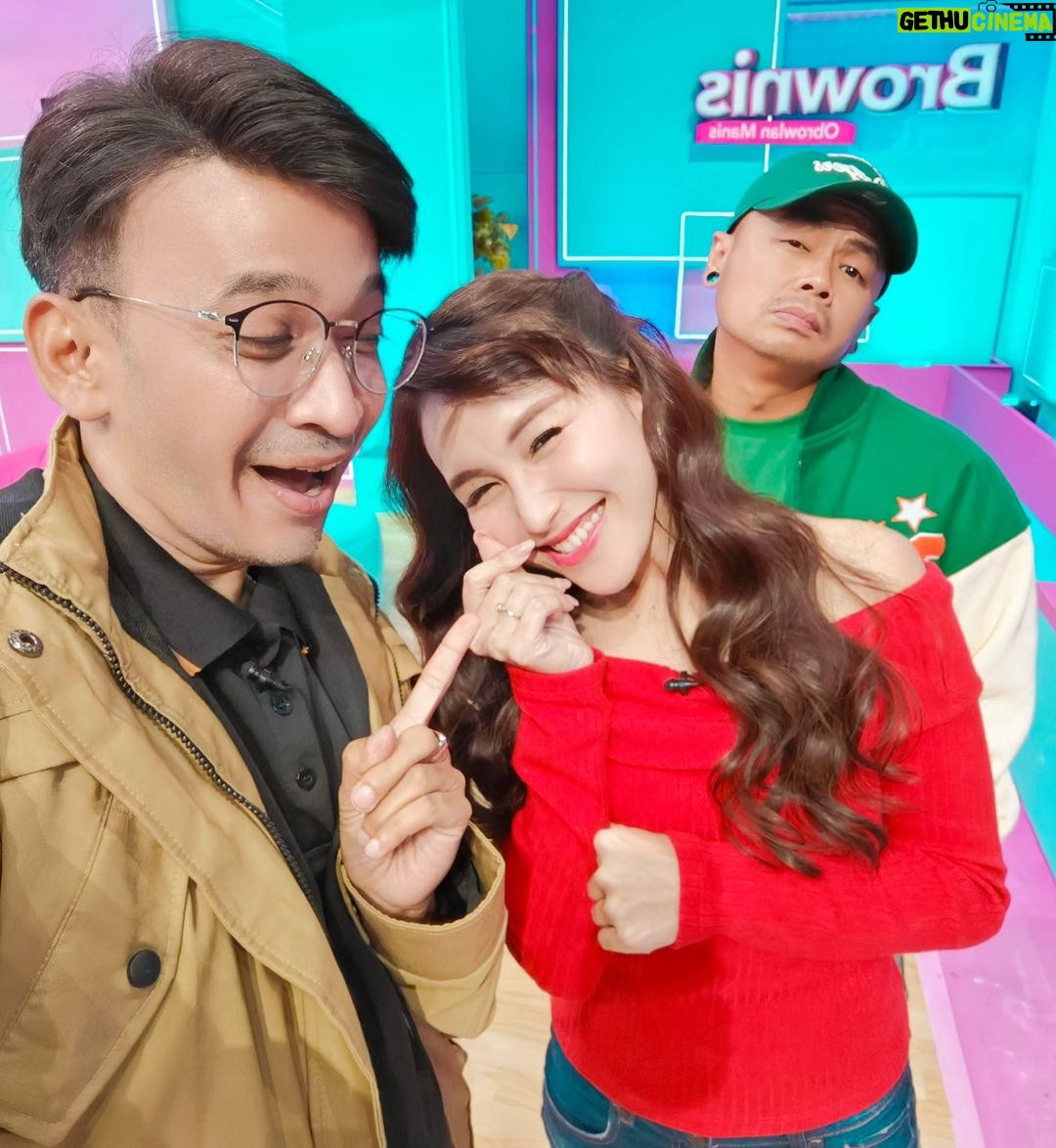 Ruben Onsu Instagram - Lancar dan bahagia ya @ayutingting92 . #rubenonsu #bensu #realbensu #justruben #jalani_nikmati_syukuri #janganlupabahagia #senyuminaja #rezekigakketuker