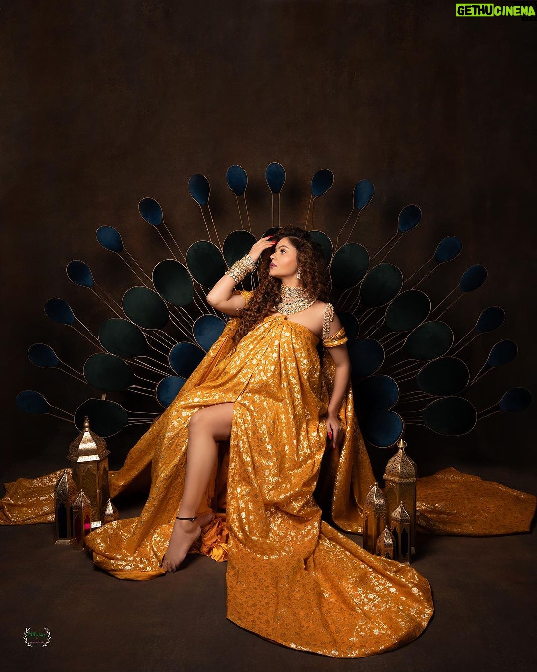 Rubina Dilaik Instagram - I Pray every Single day , “You are strong , capable, powerful and incredible, You are a perfect vision of The Creator “…. My heart is filled with #blessings and #gratitude 🧿♥️. Applause for the The team “who created this Golden Aureate 💛👑 Photography- @sapna_kapoorr @littletoesbymuskan Setups and coordination- @partycircle_ind outfit- @rajbinderchahalofficial Jewellery @zevar_geeta Styling @styleitupbyaashna Sourcing and looks @shreyasinghoofficial