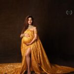 Rubina Dilaik Instagram - I Pray every Single day , “You are strong , capable, powerful and incredible, You are a perfect vision of The Creator “…. My heart is filled with #blessings and #gratitude 🧿♥️. Applause for the The team “who created this Golden Aureate 💛👑 Photography- @sapna_kapoorr @littletoesbymuskan Setups and coordination- @partycircle_ind outfit- @rajbinderchahalofficial Jewellery @zevar_geeta Styling @styleitupbyaashna Sourcing and looks @shreyasinghoofficial