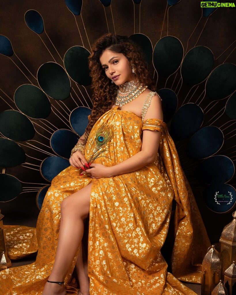 Rubina Dilaik Instagram - I Pray every Single day , “You are strong , capable, powerful and incredible, You are a perfect vision of The Creator “…. My heart is filled with #blessings and #gratitude 🧿♥️. Applause for the The team “who created this Golden Aureate 💛👑 Photography- @sapna_kapoorr @littletoesbymuskan Setups and coordination- @partycircle_ind outfit- @rajbinderchahalofficial Jewellery @zevar_geeta Styling @styleitupbyaashna Sourcing and looks @shreyasinghoofficial