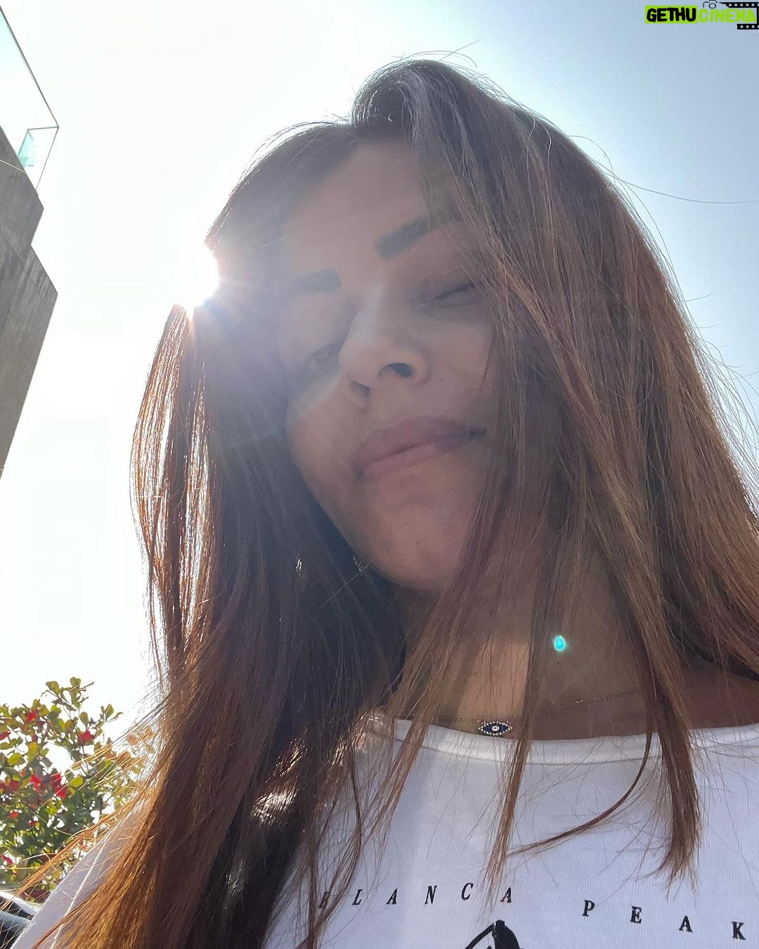 Rubina Dilaik Instagram - #nofilter for a #sunkissed look