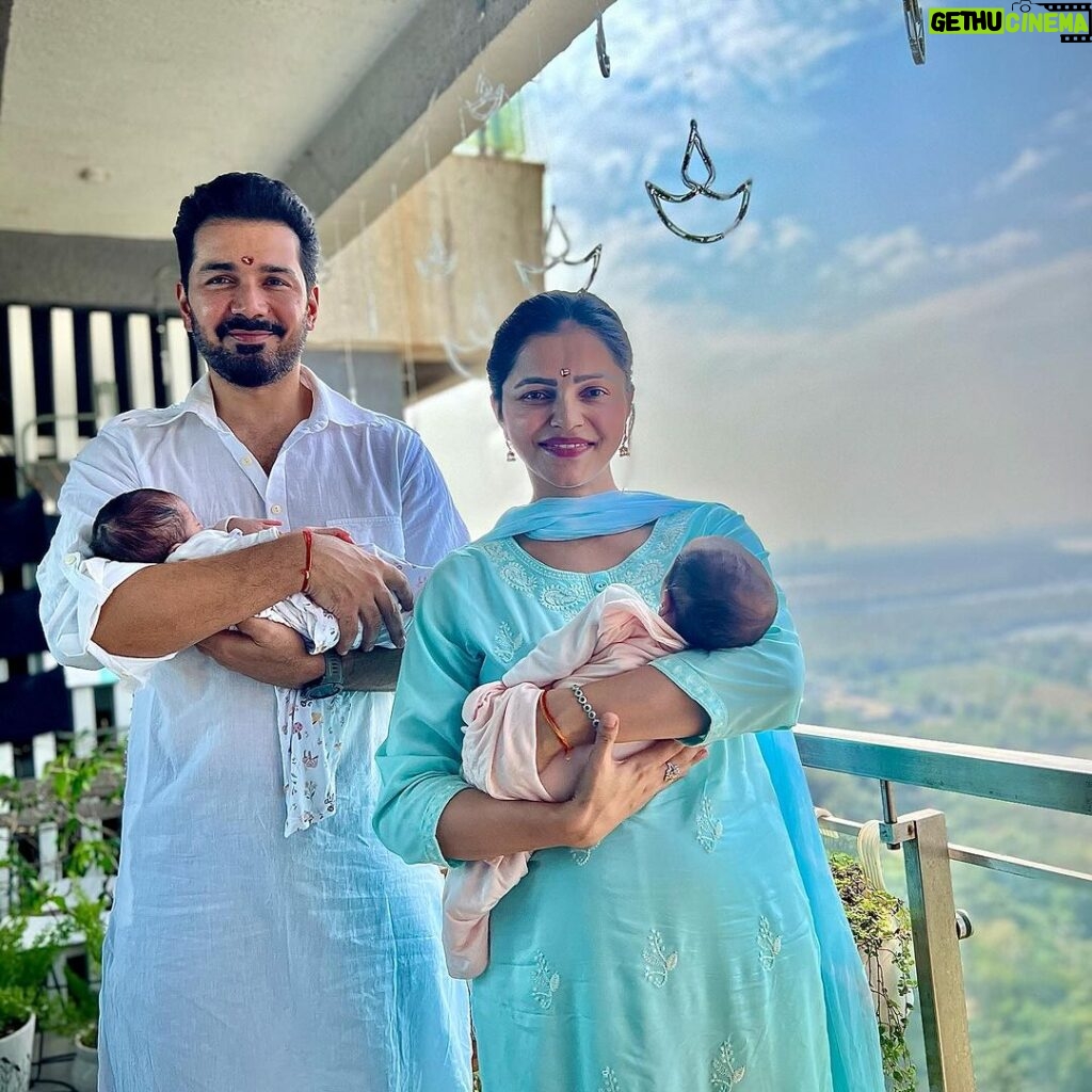 Rubina Dilaik Instagram - Excited and extremely happy to share that our daughters , Jeeva and Edhaa are one month old Today …. Universe blessed us on the auspicious day of Gurpurab ! Send in your wishes For our angels 👼🏻👼🏻