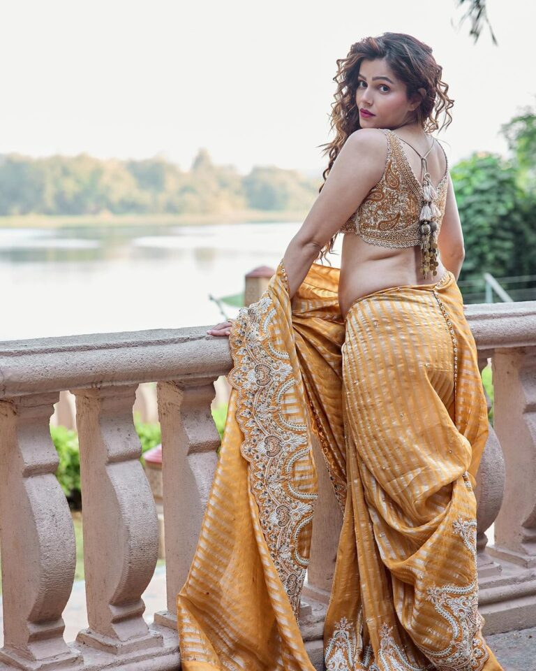 Rubina Dilaik Instagram - Can you feel My heart thumping with sun filled Golden Hues …. . . . Shot by @gauravsawn Styled by @stylingbyvictor @sohail__mughal___ Outfit:- @studiobagechaa @_vaishnavii.3011 Jewellery @funkymaharani Assisted by @janvijain123 Managed by @jiggz_zala1188
