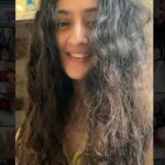 Ruchikaa Kapoor Instagram - My 2year old ‘hairstylish’ made my hairstyle and said it looks “ahmaazeing” and that I’m a “Kweeen”. There are some leaves and branches behind which you can’t see, but that’s my crown. So now on this is the ONLY look I shall go with in 2024. No, don’t need anyone else’s opinion. K thanks bye! #HappyNewYear #2024 #TheGirlwithCurls #MamaBear