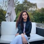Ruchikaa Kapoor Instagram - Reminding myself what’s it’s like to have ‘good hair days’, ‘clean air’ and ‘fitness’ on my side. 🥲 #ItsAllLeftTheBuildingNow #BeforeMommyHood #ThrowbackLife