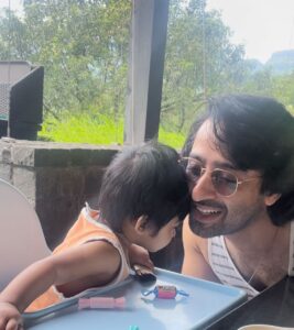 Ruchikaa Kapoor Instagram - Happy Valentine’s Day to these two, who are bonkers about each other. ❤️ 👨‍👧 🧿 While I am just happy being the third wheel. 🛞 🥸 (Sending special love to all those third-wheeling )😂❤️ #Abbu #Anaya #TheGirlWithCurls #AnanyaKiMommyyyy #valentines