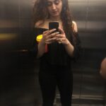 Ruchikaa Kapoor Instagram - It’s Halloween 🎃… so here’s a ghost 👻 from my past…The size that still haunts me 😂😭 #halloweencostume #BringitBack #thegirlwithcurls #manifesting
