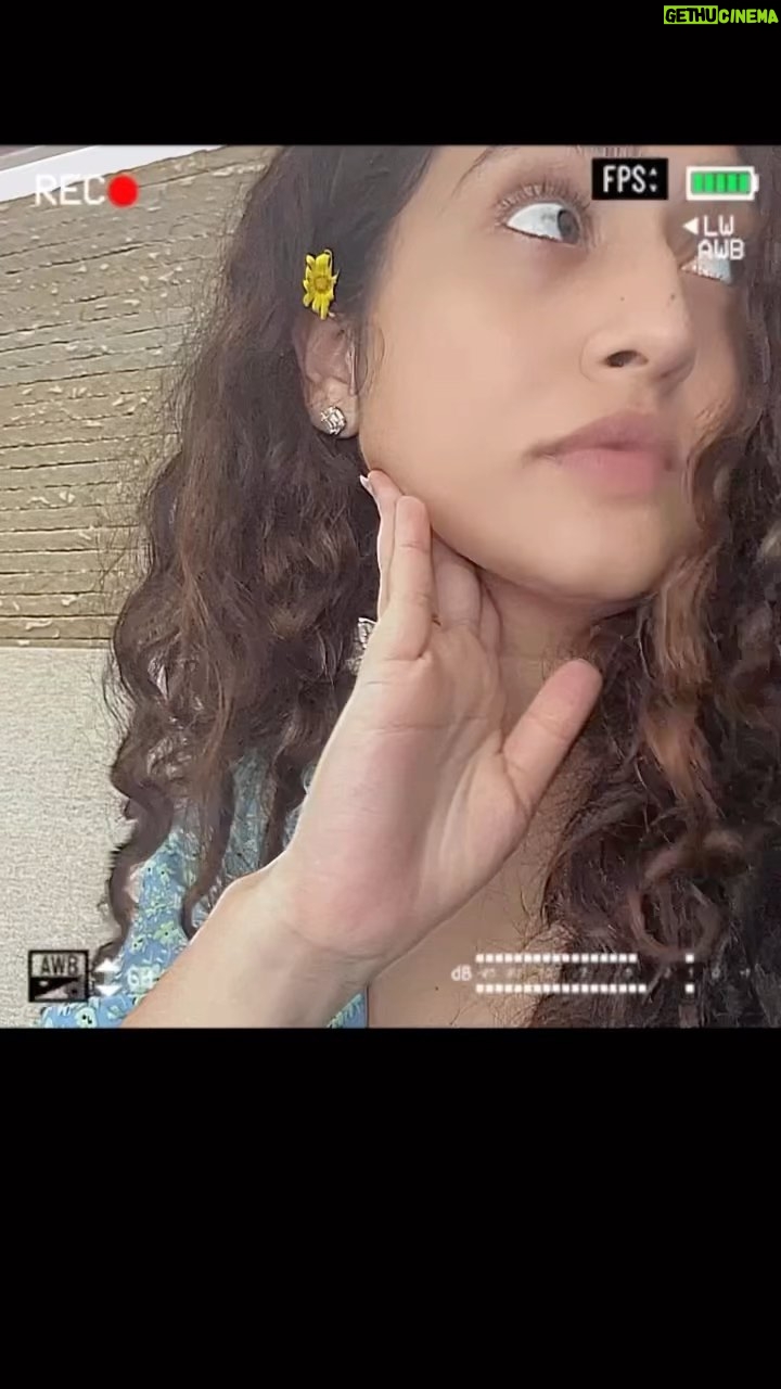 Ruchikaa Kapoor Instagram - It’s better than I ever even knew… 🎵 🎶 ❤️ #Thegirlwithcurls #weekendvibes #deepbluelove