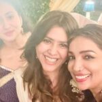 Ruchikaa Kapoor Instagram – Just something so wonderful about festivals 🪔💫… 

In your 30’s Diwali is all about ‘getting dressed, getting together and ruining your sleep schedule’ 🫣😂… 

… Happy Diwaliiiiiii yall ❤️🪔🫶🏻

#TistheseasontobeJolly #LightUp #HappyDiwali #TheGirlWithCurls