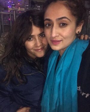 Ruchikaa Kapoor Instagram - It’s National Chocolate Ice Cream Day 🍦 🍫 AND @ektarkapoor ‘s birthday on the same day! 
Not a coincidence… 
A tub of chocolate ice cream and a life with @ektarkapoor 
Is all things happy, joyful and comforting ! 

Happy birthday to the Queeen of Everything! 
Love you ❤️🥰😘

#JuneBornsAreTheBest 
#BdayGirl