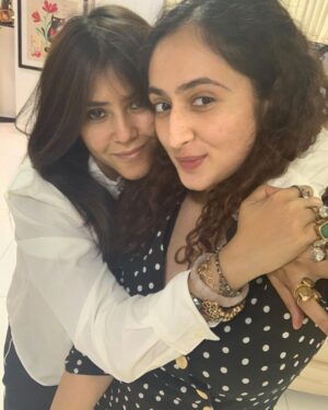 Ruchikaa Kapoor Instagram - It’s National Chocolate Ice Cream Day 🍦 🍫 AND @ektarkapoor ‘s birthday on the same day! 
Not a coincidence… 
A tub of chocolate ice cream and a life with @ektarkapoor 
Is all things happy, joyful and comforting ! 

Happy birthday to the Queeen of Everything! 
Love you ❤️🥰😘

#JuneBornsAreTheBest 
#BdayGirl