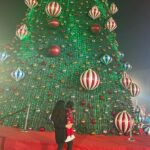 Ruchikaa Kapoor Instagram - It’s beginning to feel a lot like Christmas 🎄😍✨ Obviously been hanging with my bestie #Anaya … and enjoying the rides a little more than she is! 🤓😎🌟 #holidayseason #christmaslights #girlmom