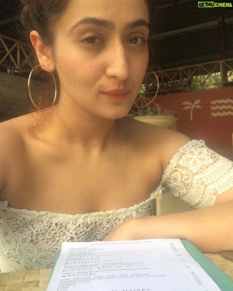 Ruchikaa Kapoor Instagram - Just a casual throwback to a time when I ate potatoes but didn’t look like one 🥔🥴 #ThrowbackLife #TheGirlwithCurls