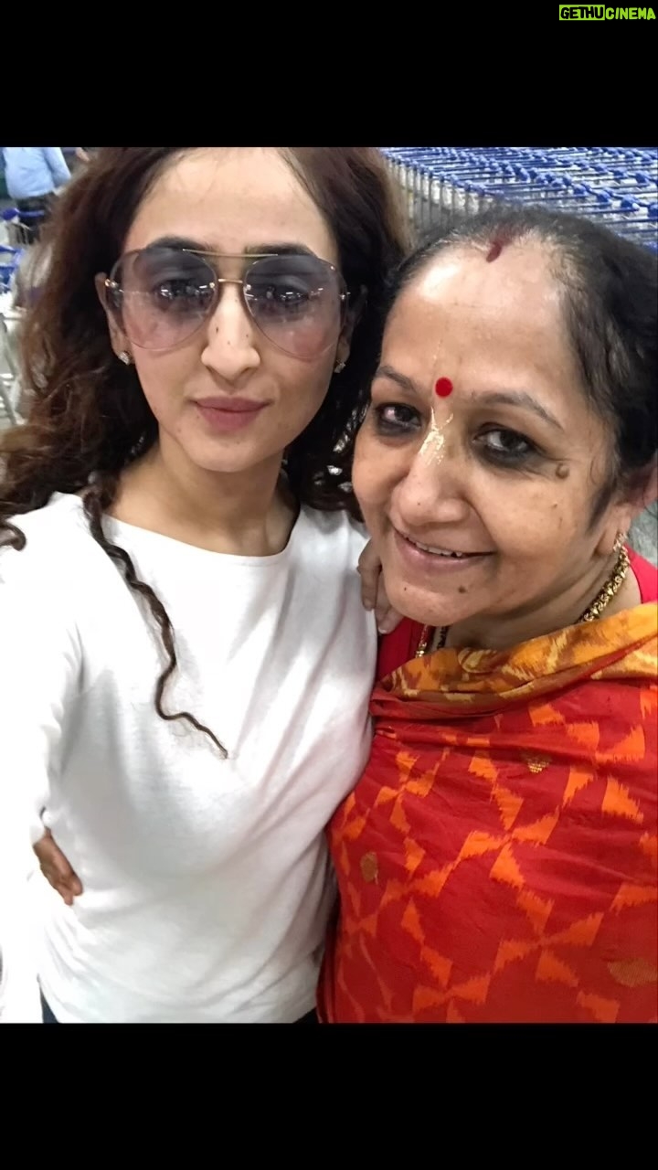 Ruchikaa Kapoor Instagram - Happy birthday Mom! Thank you for this life and it’s lessons. Thank you for being an incredible role model and always believing in the black sheep 🥸🥹❤️ Thank you for modifying your life around our schedules and helping us bring up Anaya… Everyday! @rachnakapoor2125