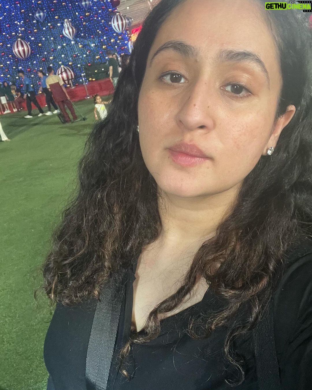 Ruchikaa Kapoor Instagram - Itβs beginning to feel a lot like Christmas ππβ¨ Obviously been hanging with my bestie #Anaya β¦ and enjoying the rides a little more than she is! π€ππ #holidayseason #christmaslights #girlmom