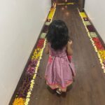 Ruchikaa Kapoor Instagram - Aur tu phuljhadiyon wale tyoharon jaisi 😍 👶 ✨🪔 ✨ Seasons greetings from me & my rangoli partner 👩‍👧♾️ #HappyDiwali #saynotocrackers🚫 #celebratelife