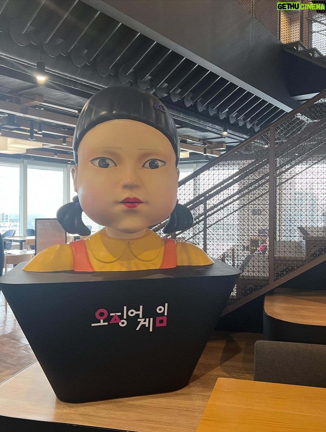 Ruchikaa Kapoor Instagram - At the Netflix APAC showcase in Seoul… so memorable! ❤️ Also hung with the ‘killer doll’ from Squid Game #FunTimes 😂👧 #RKStakesSeoul #APACShowcase #NetflixIndia