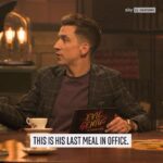 Russell Kane Instagram - Given the luxuries of being president, Nixon’s final meal before he left the White House in scandal was hardly gourmet. 🤢 If you missed #EvilGenius 😈 💡 with @russell_kane on Sky HISTORY, all episodes are available now On Demand.