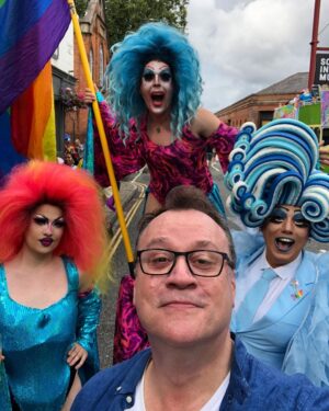 Russell T Davies Instagram - Happy Manchester Pride! 🌈 Walking on behalf of @georgehousetrust ♥️ #pride #manchesterpride