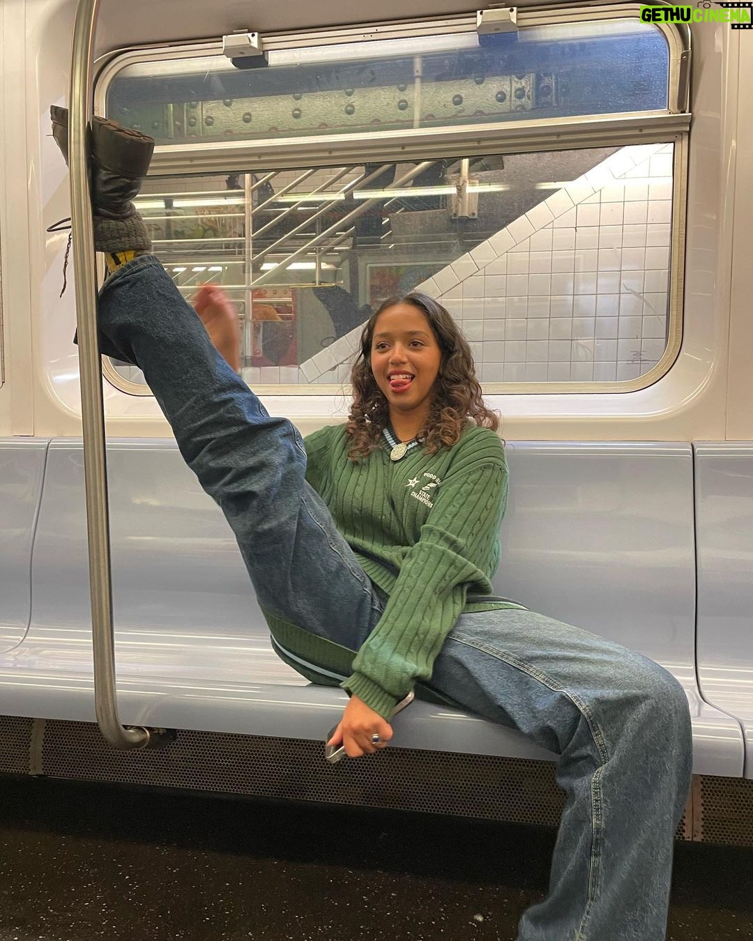 Ruth Righi Instagram - Always on the 1 1 Train