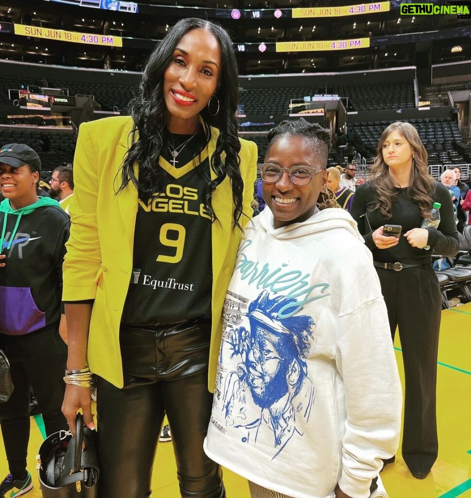 Rutina Wesley Instagram - #LegendLisaLeslie was in the building!! 😩😩😩💃🏿💃🏿💃🏿 The kid in this pic is me lol! I was beside myself. Couldn’t believe I was actually standing there. Y’all know I love a cheese, but the cheese means I’m bursting with joy!