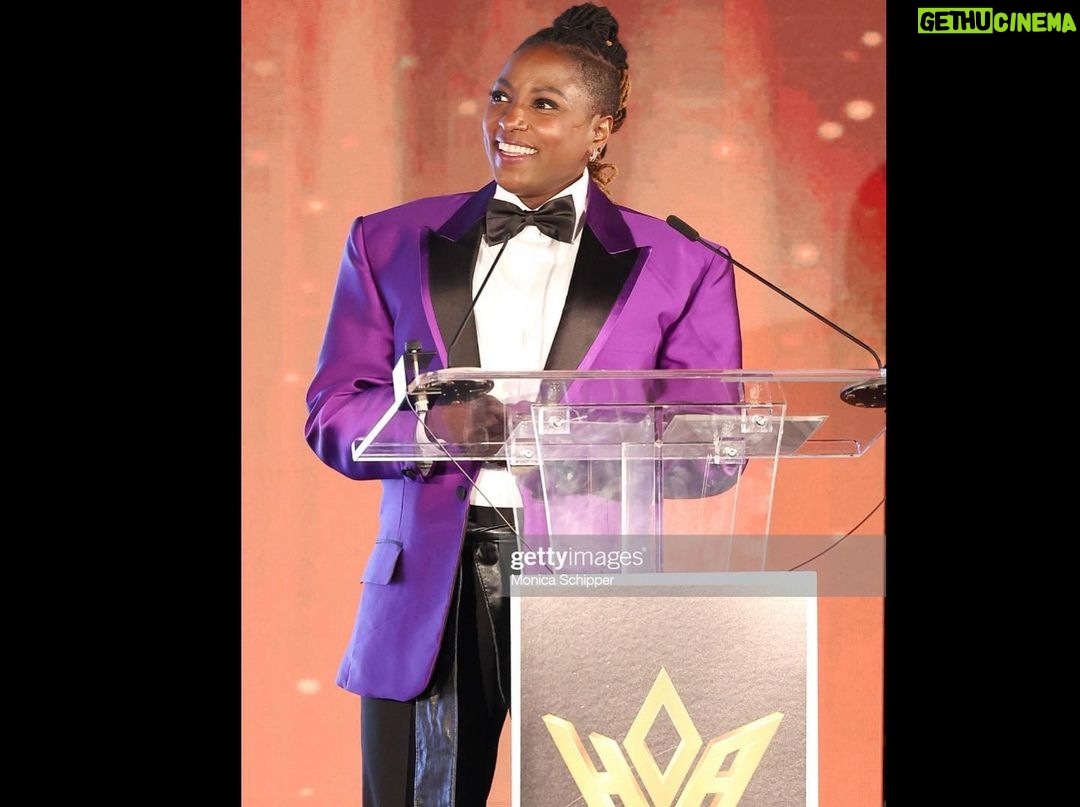 Rutina Wesley Instagram - Seeing old friends, meeting new friends…joy was in the “Heir”. 💜💜💜 Thank you mama @koshiemills and @heirsofafrika for having me. Makeup: @savvystarbeauty Hair: @tallulahm Suit/Accessories: @albalegacy Sneaks: Dunk Supremes 📸 @gettyimages