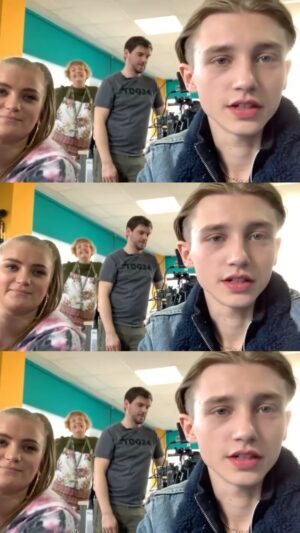 Ryan Dean Instagram - #throwback to shooting #ackleybridge S4 with my on screen sister @jasminepayne._ 🎬 Early starts 💪🏼and some great memories made 💯
.
.
.
.
.
.
.
.
#ackleybridge #backtoschool #channel4 #ryandean #tv