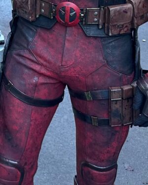 Ryan Reynolds Instagram - The suit hides blood. Also sweat… But today, with Deadpool wrapping, it’s mostly tears. A giant and forever thanks to the cast and crew of our film who battled wind, rain, strikes and @thehughjackman… all under the stalwart leadership of @slevydirect 

I got to make a movie with my closest pals and that doesn’t happen very often. See ya July 26th… ⚔️🥺⚔️