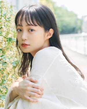 Ryo Sato Instagram - #佐藤玲 宣材写真を新しくしました🌼

==========　
Photographer... @tanouekoichi 
styling... @chikasugimo__ 
hair&make up... @hiromi__tezuka 
==========
special thanks... @mullerofyoshiokubo_official