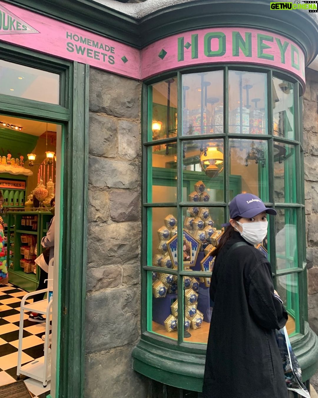 Ryo Sato Instagram - #ホグズミード #ハリーポッター #harrypotter #蛙チョコ