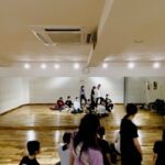 Ryo Sato Instagram - #TWICE「#PerfectWorld」 去年の秋から数ヶ月頑張って練習してきたけど、どうしても9人揃って撮影することが叶わずに、これが最初で最後の全体練習に…。 でもやっぱり全員揃ってやるとすごく楽しかったので、また大人数のダンスにも挑戦したいなぁ(^^) ちなみに佐藤は白Tに、下ろした黒髪です。 ☆ 光永 @hinata_official__ 窪真理 @kubomary 土居志央梨　@shioridoi.723 才木玲佳　@saikireika 黒沢茉莉衣　@krsw_marie ゆきりぬ　@yukirin_u Sちゃん Yちゃん 佐藤玲　@ryosato19920710 ☆
