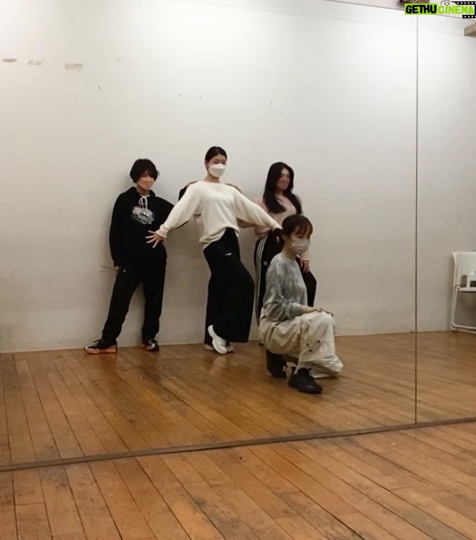 Ryo Sato Instagram - 練習２回目にして最後までたどり着いた💫上手な３人に引っ張ってもらって、なんとかそれっぽい感じにしてもらいました😊✨✨ あと少し練習がんばるどー💪 #aespa #nextlevel