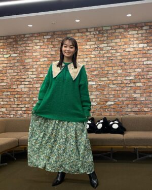 Ryo Sato Instagram - 💚付け襟
@ymym.tokyo
　
💚ニット、ワンピース
@manana_suerte
　
💚左耳ピアス
💚右手人差し指ハートリング
@valentine___tokyo
　
💚右耳イヤカフ
💚左手セラミックリング
@meitian._
　
💚右手薬指ガラスリング
@mile__.a

💚　styling by @chikasugimo__ 💚
💚　hair and make up by @hiromi__tezuka 💚